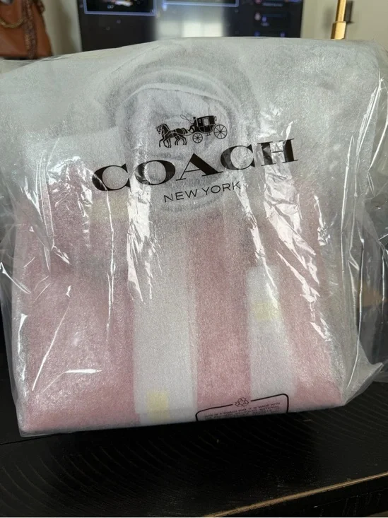 NWT Coach Mollie Signature Powder Pink (factory wrapped) - Picture 3 of 4